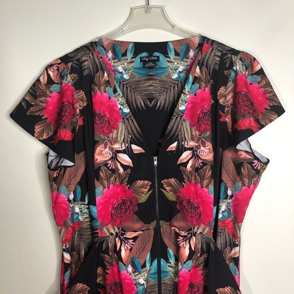City Chic Floral Dress Zipper in Front and Ruching SZ L/20. - Picture 2 of 9